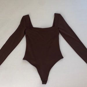 Aritzia babaton square neck bodysuit